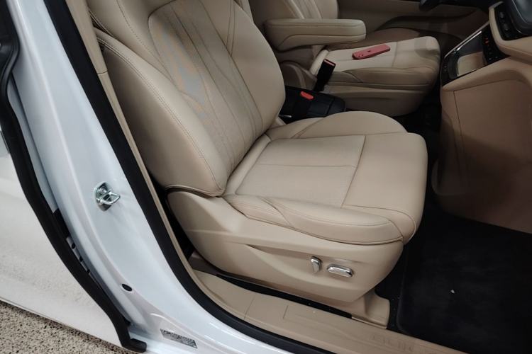 Used Buick GL8 New Energy 2025 Lu Shang Luxury Edition 7-Seater Right Front Seat