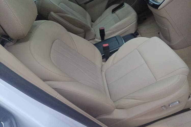 Used Buick GL8 New Energy 2025 Lu Shang Luxury Edition 7-Seater Right Front Seat