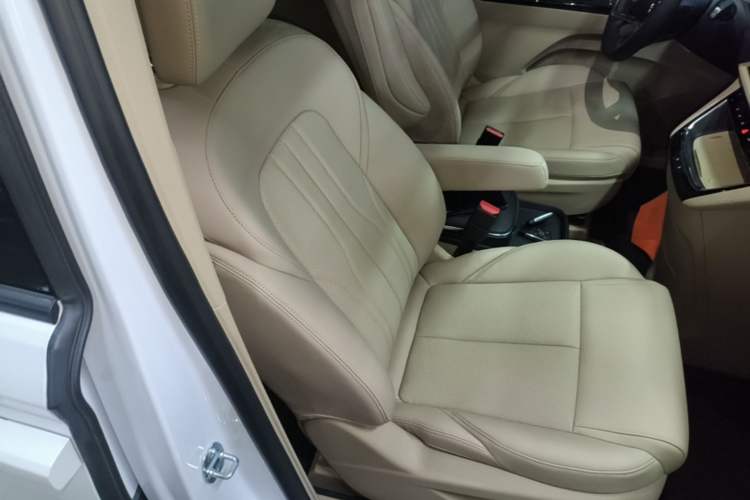 Used Buick GL8 New Energy 2025 Lu Shang Luxury Edition 7-Seater Right Front Seat
