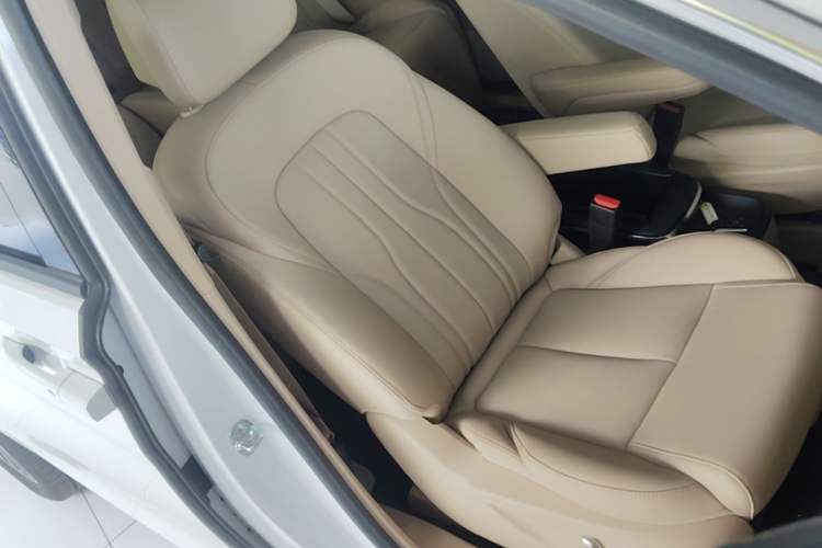 Used Buick GL8 New Energy 2025 Lu Shang Luxury Edition 7-Seater Right Front Seat
