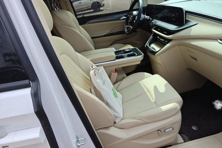 Used Buick GL8 New Energy 2025 Lu Shang Luxury Edition 7-Seater Right Front Seat