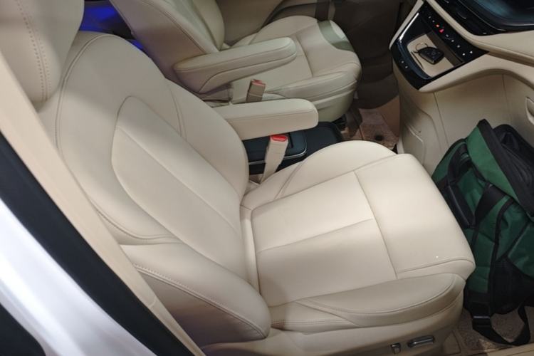 Used Buick GL8 New Energy 2025 Lu Shang Smart Enjoyment Edition 7-Seater Right Front Seat
