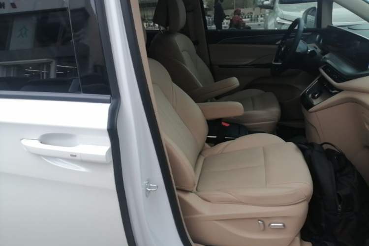 Used Buick GL8 New Energy 2025 Lu Shang Luxury Edition 7-Seater Right Front Seat
