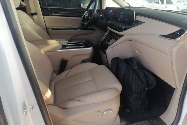 Used Buick GL8 New Energy 2025 Lu Shang Smart Enjoyment Edition 7-Seater Right Front Seat