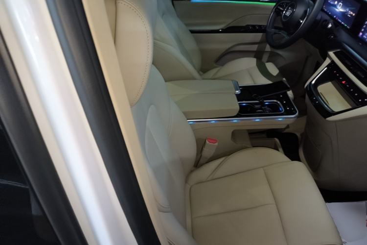 Used Buick GL8 New Energy 2025 Lu Shang Smart Enjoyment Edition 7-Seater Right Front Seat