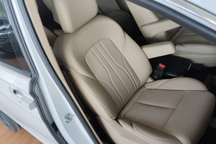 Used Buick GL8 New Energy 2025 Lu Shang Luxury Edition 7-Seater Right Front Seat