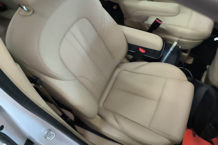 Used Buick GL8 New Energy 2025 Lu Shang Luxury Edition 7-Seater Right Front Seat