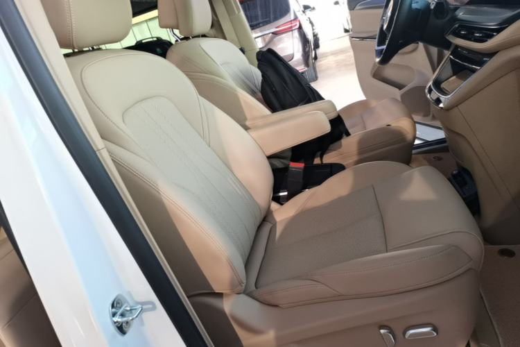 Used Buick GL8 New Energy 2025 Lu Shang Luxury Edition 7-Seater Right Front Seat