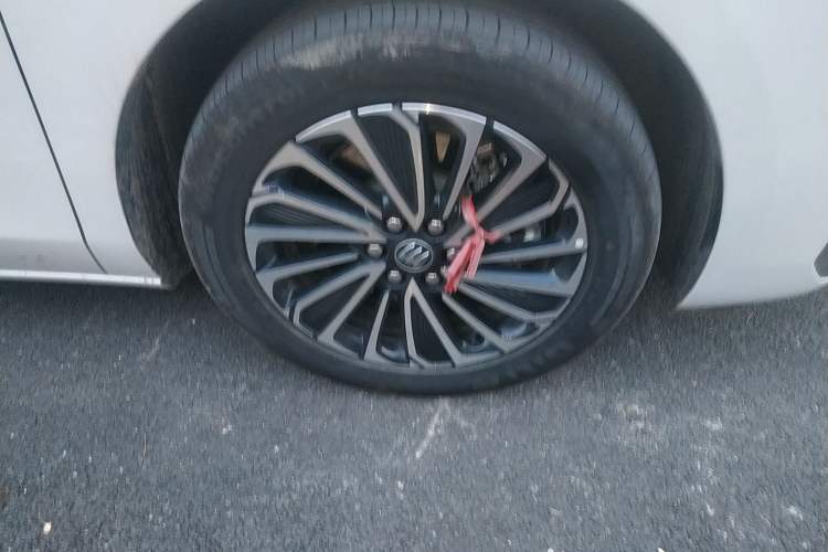 Used Buick GL8 New Energy 2025 Lu Shang Luxury Edition 7-Seater Right Front Wheel Hub