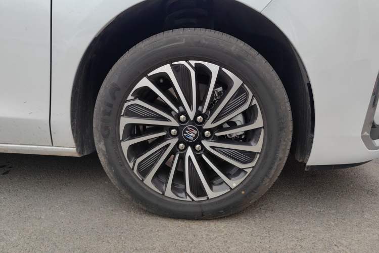 Used Buick GL8 New Energy 2025 Lushang First-Drive Edition 7-Seater Right Front Wheel Hub