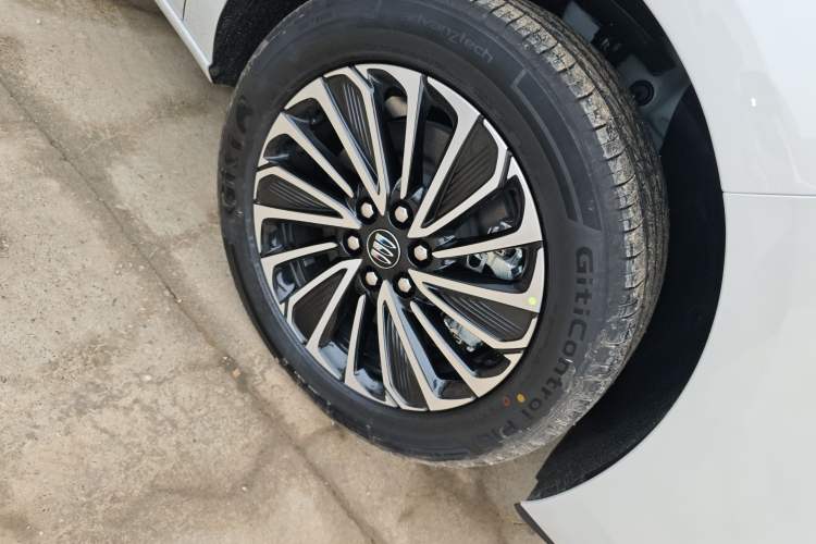 Used Buick GL8 New Energy 2025 Lushang First-Drive Edition 7-Seater Right Front Wheel Hub