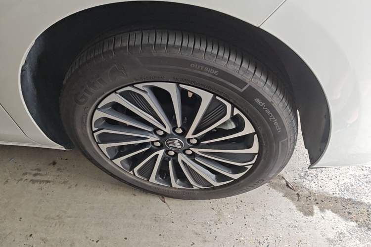 Used Buick GL8 New Energy 2025 Lu Shang Luxury Edition 7-Seater Right Front Wheel Hub