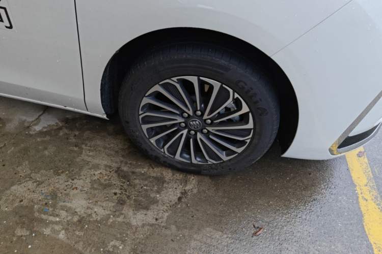 Used Buick GL8 New Energy 2025 Lu Shang Luxury Edition 7-Seater Right Front Wheel Hub