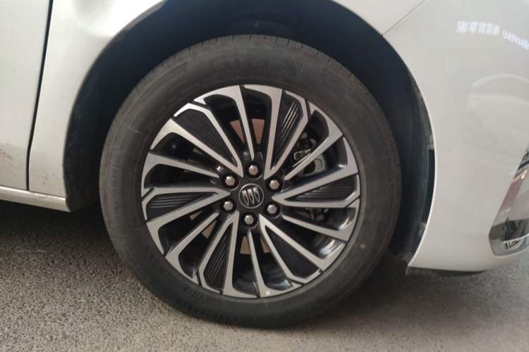 Used Buick GL8 New Energy 2025 Lu Shang Luxury Edition 7-Seater Right Front Wheel Hub