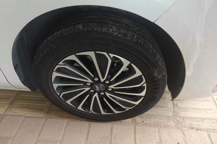 Used Buick GL8 New Energy 2025 Lu Shang Smart Enjoyment Edition 7-Seater Right Front Wheel Hub