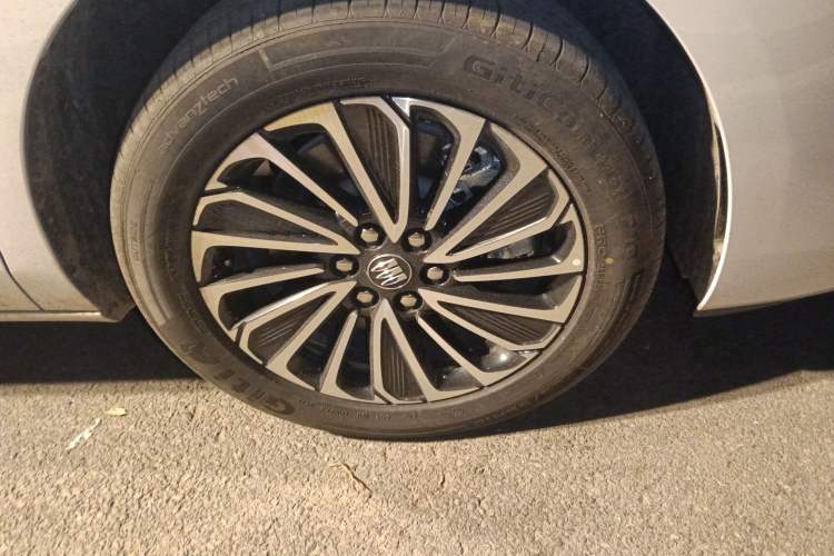 Used Buick GL8 New Energy 2025 Lushang First-Drive Edition 7-Seater Right Front Wheel Hub