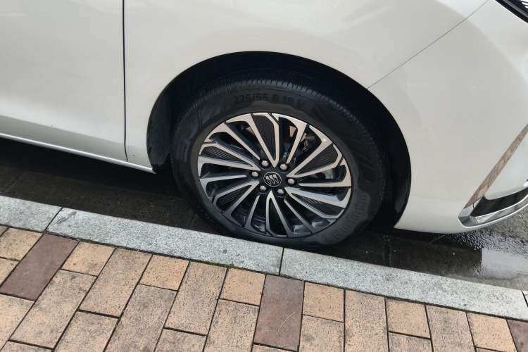 Used Buick GL8 New Energy 2025 Lu Shang Luxury Edition 7-Seater Right Front Wheel Hub