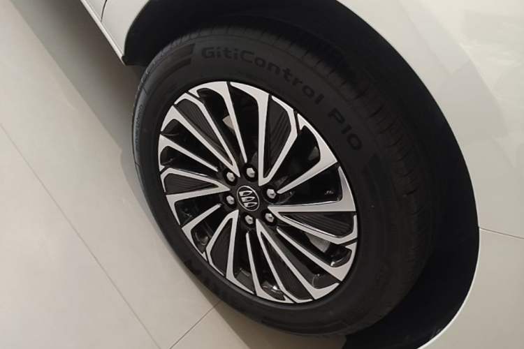 Used Buick GL8 New Energy 2025 Lu Shang Luxury Edition 7-Seater Right Front Wheel Hub