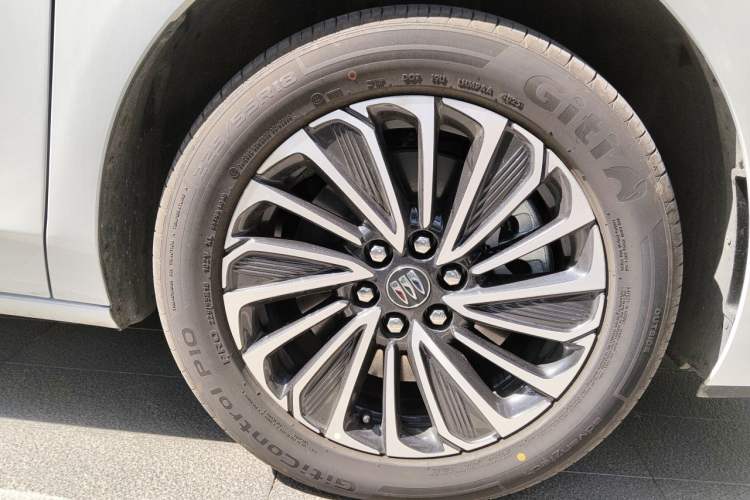 Used Buick GL8 New Energy 2025 Lu Shang Smart Enjoyment Edition 7-Seater Right Front Wheel Hub