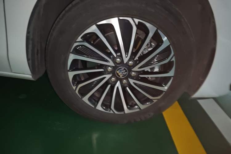 Used Buick GL8 New Energy 2025 Lu Shang Luxury Edition 7-Seater Right Front Wheel Hub