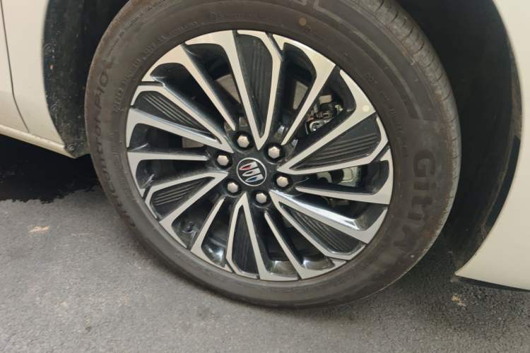 Used Buick GL8 New Energy 2025 Lu Shang Luxury Edition 7-Seater Right Front Wheel Hub