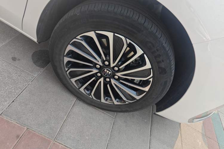 Used Buick GL8 New Energy 2025 Lu Shang Smart Enjoyment Edition 7-Seater Right Front Wheel Hub