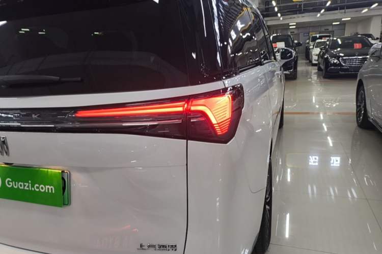 Used Buick GL8 New Energy 2025 Lushang First-Drive Edition 7-Seater Right Rear Taillight