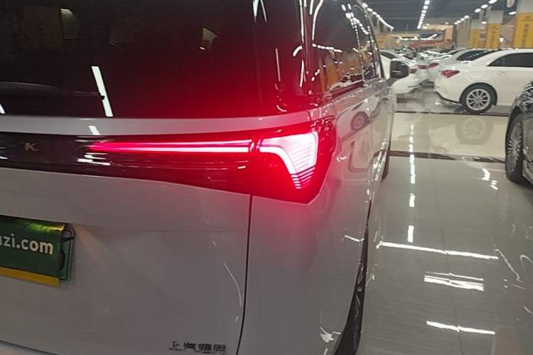 Used Buick GL8 New Energy 2025 Lushang First-Drive Edition 7-Seater Right Rear Taillight