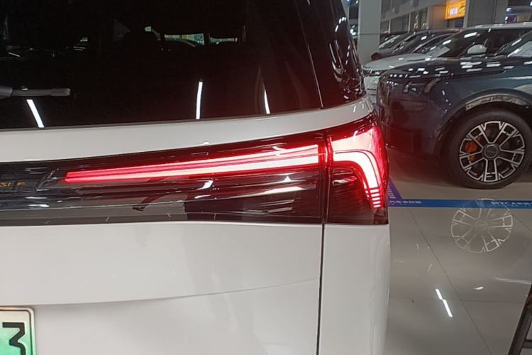 Used Buick GL8 New Energy 2025 Lu Shang Luxury Edition 7-Seater Right Rear Taillight