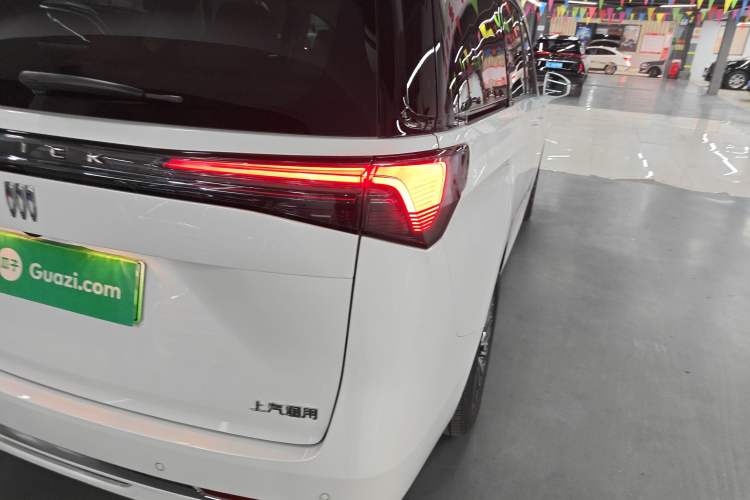 Used Buick GL8 New Energy 2025 Lushang First-Drive Edition 7-Seater Right Rear Taillight