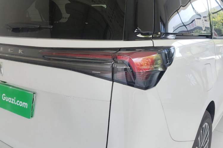 Used Buick GL8 New Energy 2025 Lu Shang Luxury Edition 7-Seater Right Rear Taillight