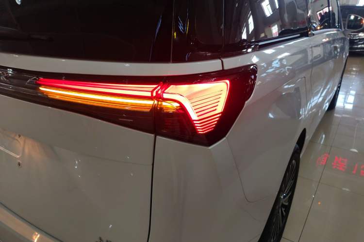 Used Buick GL8 New Energy 2025 Lu Shang Smart Enjoyment Edition 7-Seater Right Rear Taillight