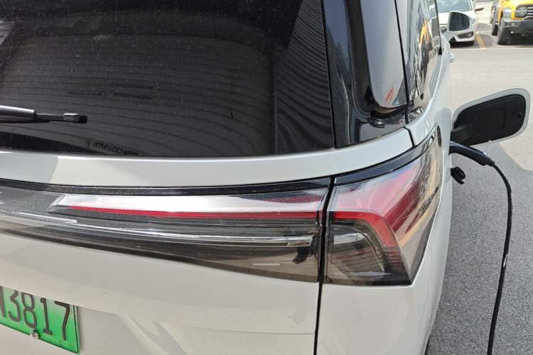 Used Buick GL8 New Energy 2025 Lu Shang Luxury Edition 7-Seater Right Rear Taillight