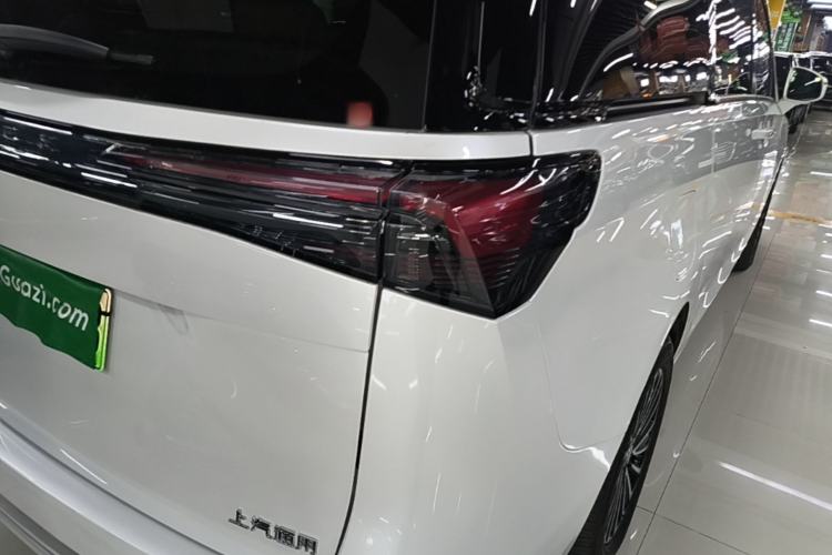 Used Buick GL8 New Energy 2025 Lu Shang Smart Enjoyment Edition 7-Seater Right Rear Taillight