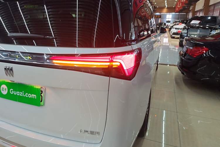 Used Buick GL8 New Energy 2025 Lu Shang Smart Enjoyment Edition 7-Seater Right Rear Taillight