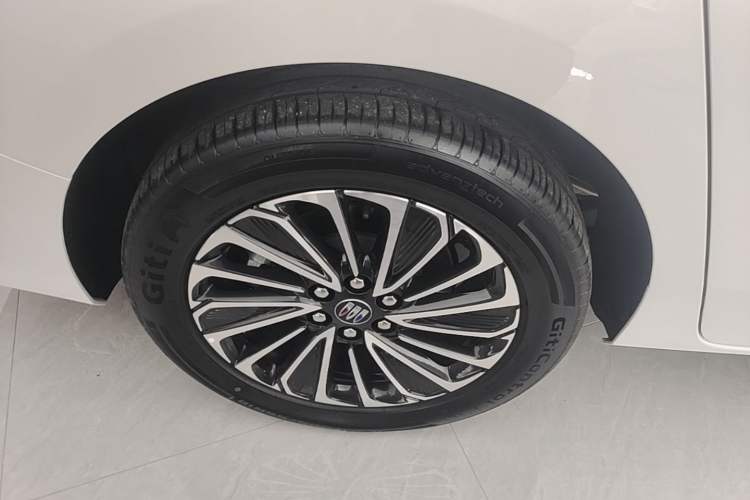Used Buick GL8 New Energy 2025 Lu Shang Luxury Edition 7-Seater Right Rear Wheel Hub