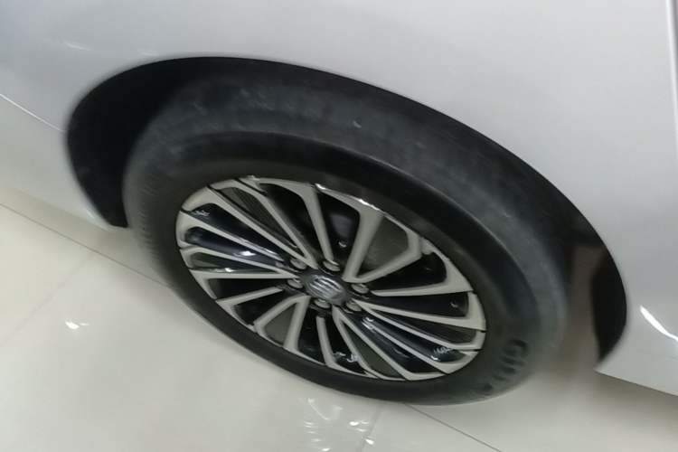 Used Buick GL8 New Energy 2025 Lu Shang Luxury Edition 7-Seater Right Rear Wheel Hub