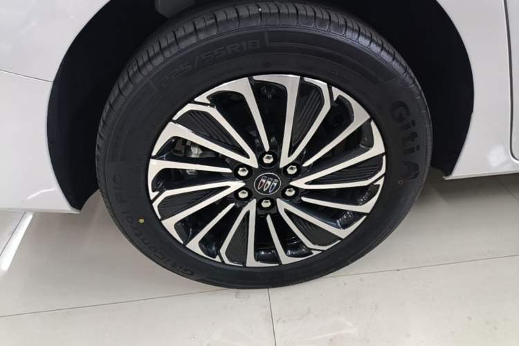 Used Buick GL8 New Energy 2025 Lushang First-Drive Edition 7-Seater Right Rear Wheel Hub