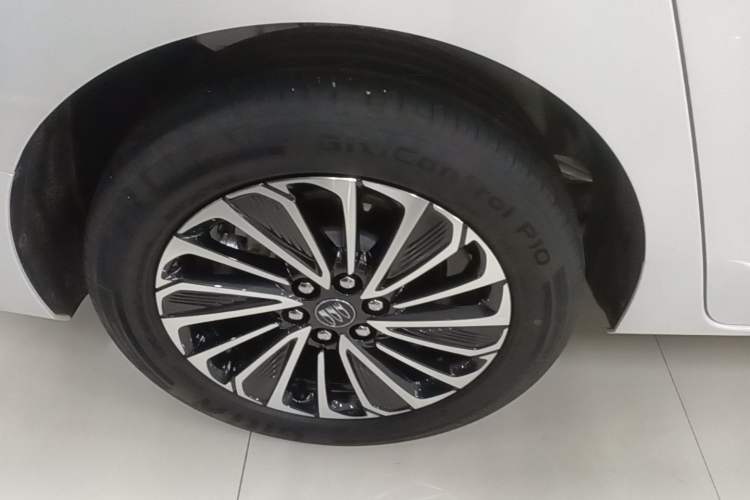 Used Buick GL8 New Energy 2025 Lu Shang Luxury Edition 7-Seater Right Rear Wheel Hub
