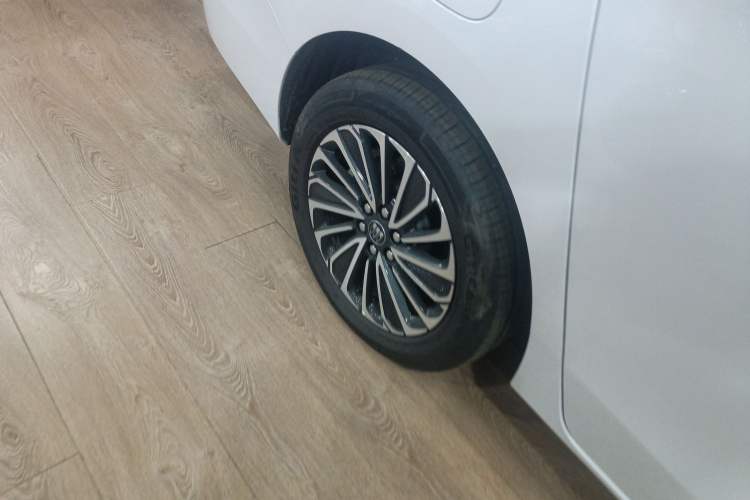 Used Buick GL8 New Energy 2025 Lu Shang Luxury Edition 7-Seater Right Rear Wheel Hub