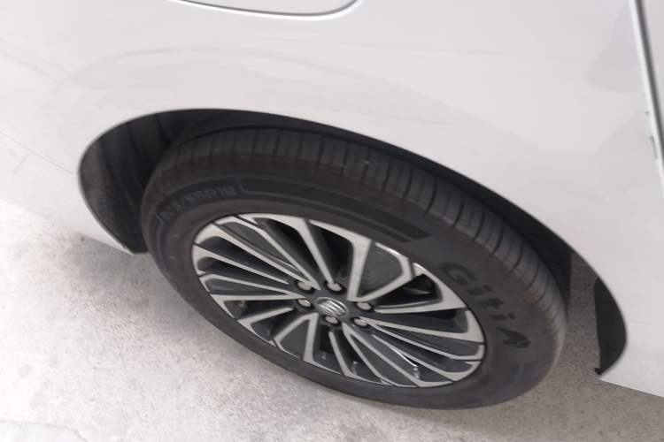 Used Buick GL8 New Energy 2025 Lu Shang Smart Enjoyment Edition 7-Seater Right Rear Wheel Hub