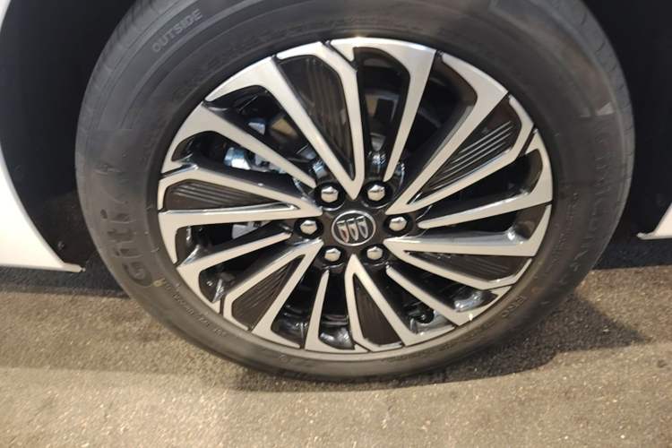 Used Buick GL8 New Energy 2025 Lu Shang Luxury Edition 7-Seater Right Rear Wheel Hub
