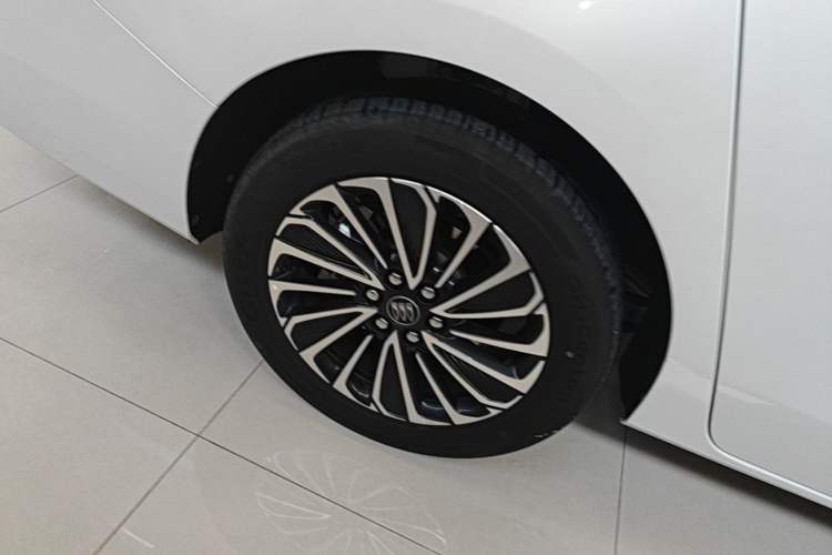 Used Buick GL8 New Energy 2025 Lu Shang Luxury Edition 7-Seater Right Rear Wheel Hub