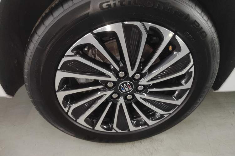 Used Buick GL8 New Energy 2025 Lu Shang Smart Enjoyment Edition 7-Seater Right Rear Wheel Hub