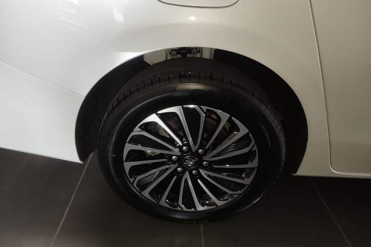 Used Buick GL8 New Energy 2025 Lu Shang Luxury Edition 7-Seater Right Rear Wheel Hub