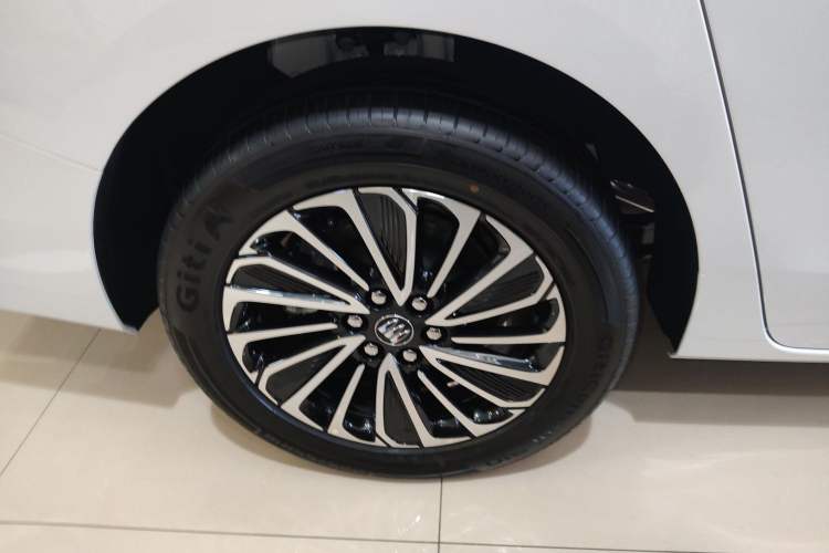 Used Buick GL8 New Energy 2025 Lu Shang Smart Enjoyment Edition 7-Seater Right Rear Wheel Hub