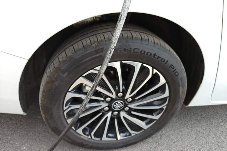 Used Buick GL8 New Energy 2025 Lu Shang Luxury Edition 7-Seater Right Rear Wheel Hub