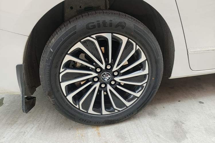 Used Buick GL8 New Energy 2025 Lushang First-Drive Edition 7-Seater Right Rear Wheel Hub