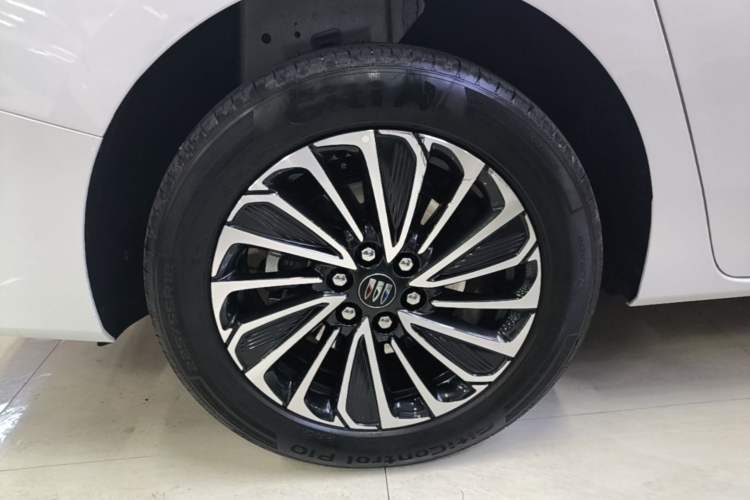 Used Buick GL8 New Energy 2025 Lu Shang Luxury Edition 7-Seater Right Rear Wheel Hub