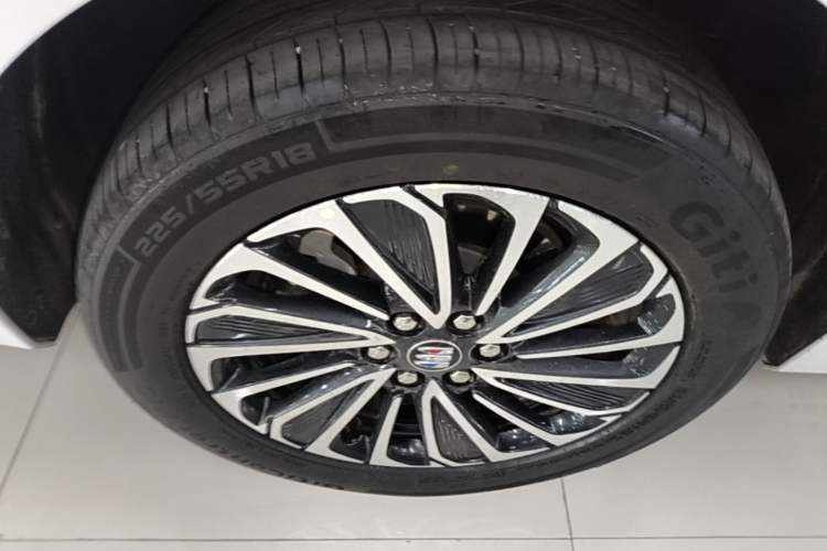 Used Buick GL8 New Energy 2025 Lu Shang Smart Enjoyment Edition 7-Seater Right Rear Wheel Hub